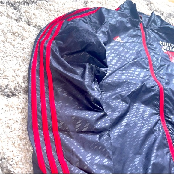 Adidas 3-Stripe Chicago Bulls Windbreaker Jacket - Picture 3 of 10